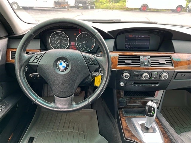 2009 BMW 5 Series 528i